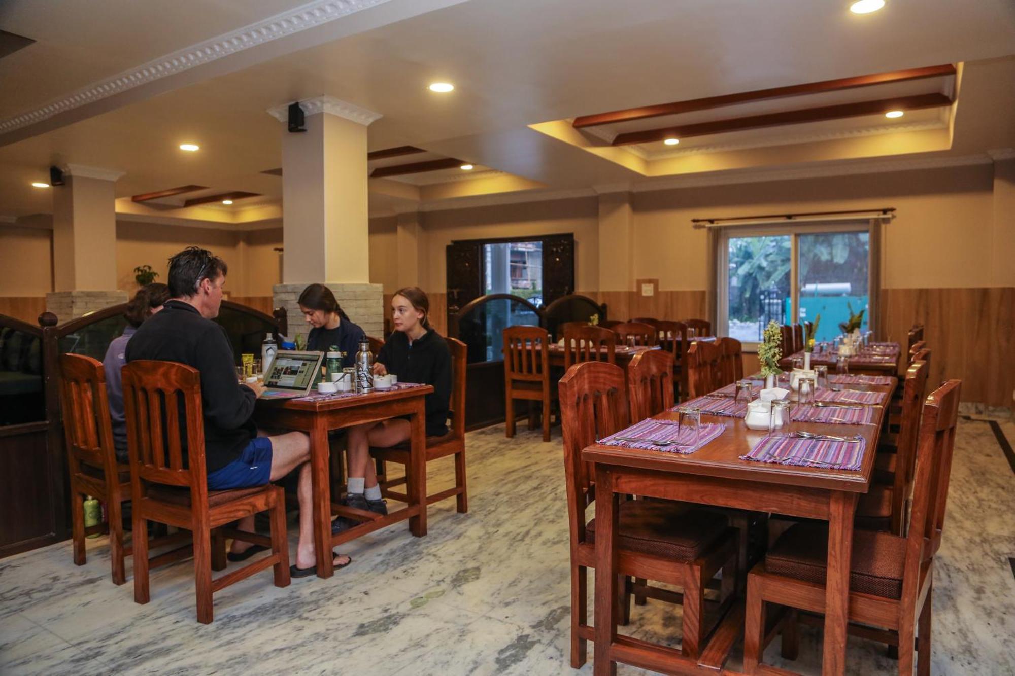 Pokhara Choice Inn מראה חיצוני תמונה