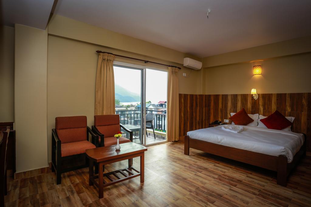 Pokhara Choice Inn מראה חיצוני תמונה