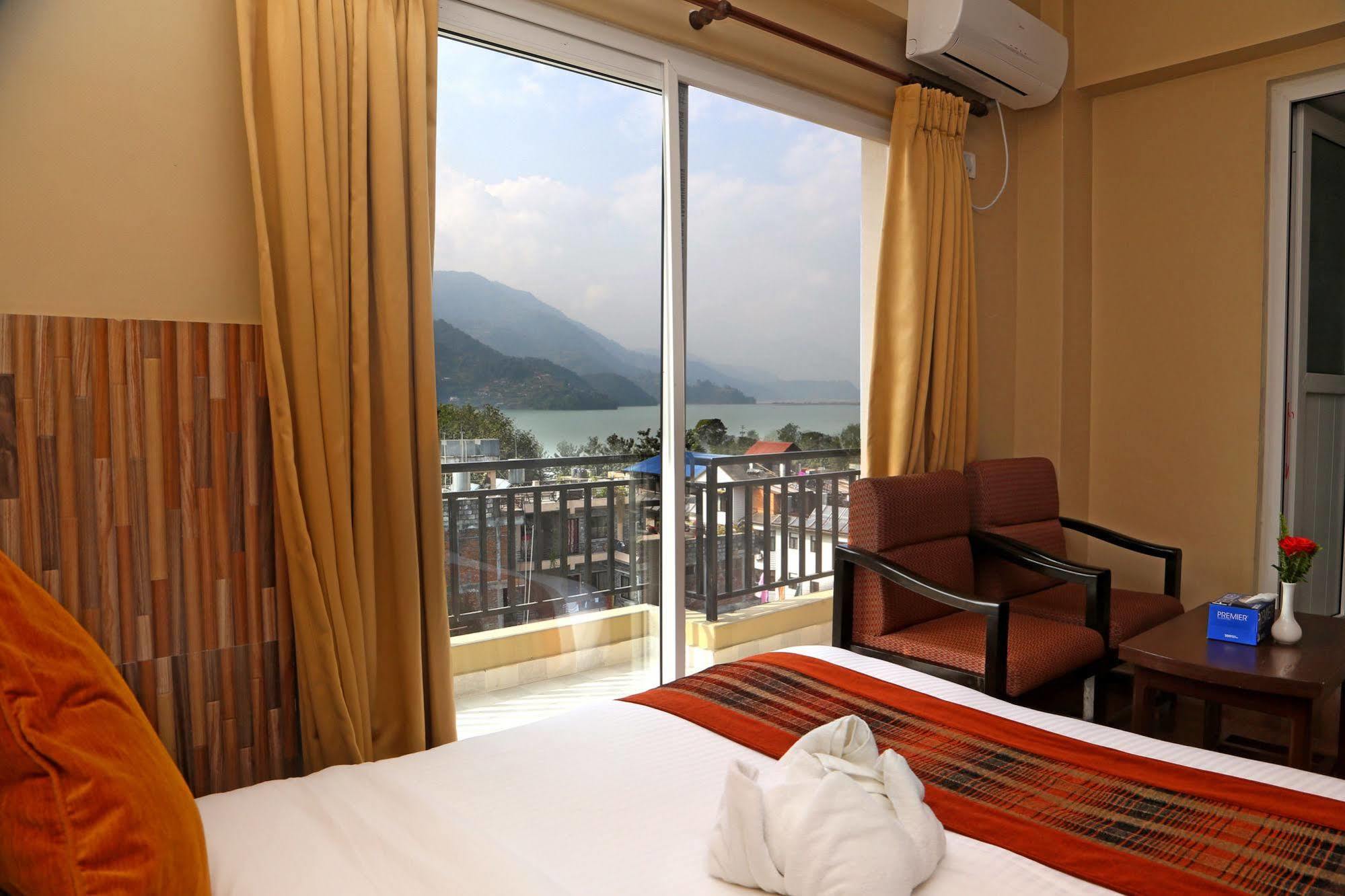 Pokhara Choice Inn מראה חיצוני תמונה